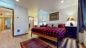 Pet friendly mountain escape with 3 bedrooms 3 Bathrooms close to everything